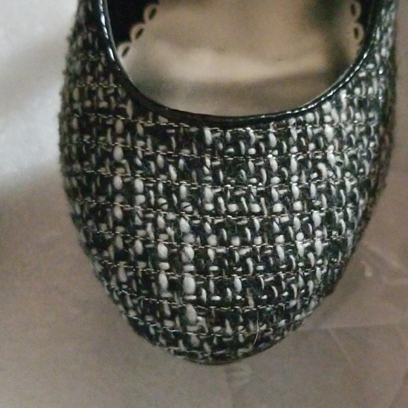 Shoes - Picture 5 of 8